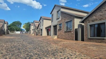 3 Bedroom townhouse - sectional to rent in Cashan, Rustenburg