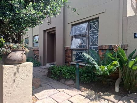 3 Bedroom duplex townhouse - sectional to rent in Dowerglen Ext 4, Edenvale