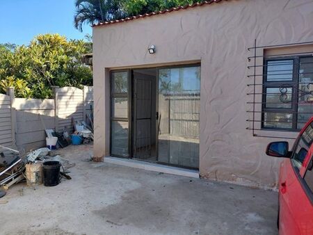 1 Bedroom cottage to rent in Glen Anil, Durban North