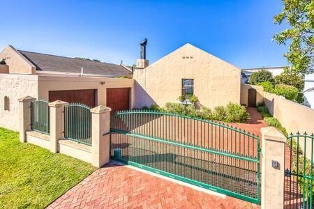 3 Bedroom House in Edgemead