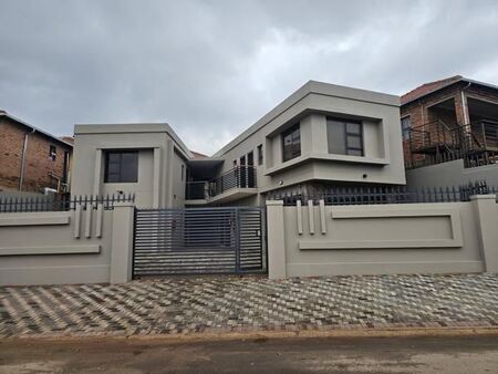 Bachelor apartment in Emdeni
