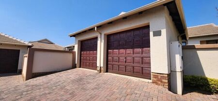 3 Bedroom townhouse - sectional to rent in Kosmosdal, Centurion
