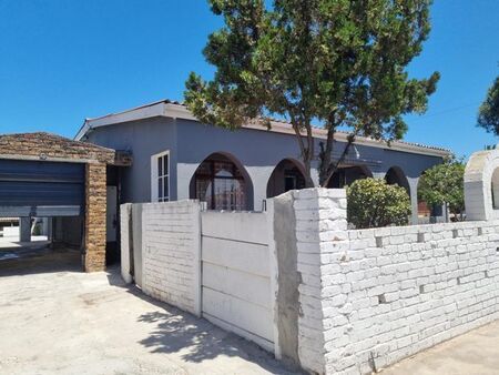 1 Bedroom bachelor flat to rent in Sarepta, Kuils River