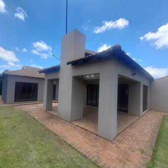 3 Bedroom House in Vanderbijlpark Se8