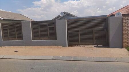2 Bedroom house to rent in Fleurhof, Roodepoort