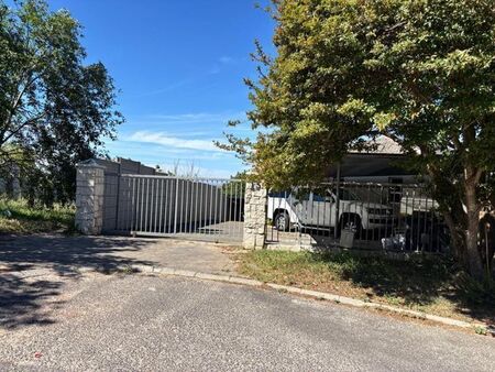 2 Bedroom flat to rent in Uitzicht, Durbanville