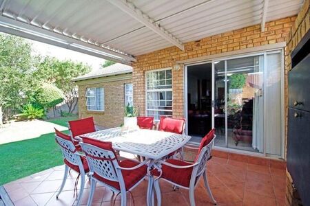 3 Bedroom townhouse - sectional to rent in Thatchfield Cresent, Centurion