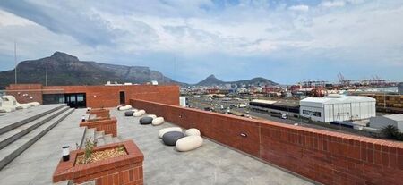 1 Bedroom bachelor flat to rent in Paarden Eiland, Cape Town