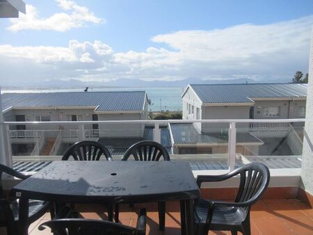 3 Bedroom apartment to rent in De Bakke, Mossel Bay