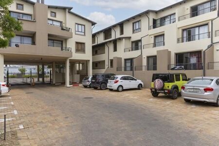 Studio Apartment in Somerset West Central