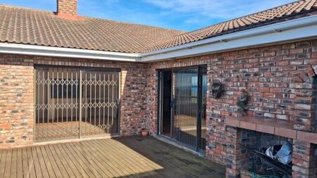 4 Bedroom house to rent in Dana Bay, Mossel Bay