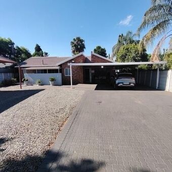2 Bedroom House in Doornpoort