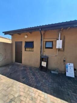 Bachelor apartment in Robertsham