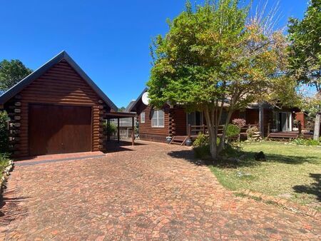 3 Bedroom house to rent in Wilderness Central