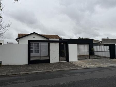 4 Bedroom house to rent in Ruyterwacht, Goodwood