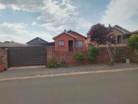 2 Bedroom House in Soshanguve Vv