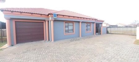 2 Bedroom Townhouse in Bergsig