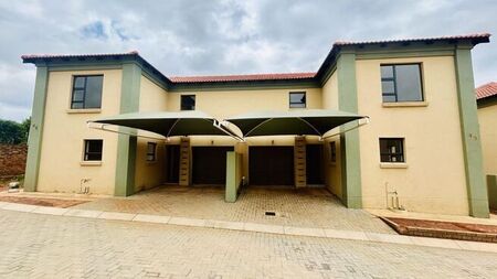 3 Bedroom townhouse - sectional to rent in Amandasig, Akasia