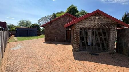 3 Bedroom house to rent in Carletonville Central