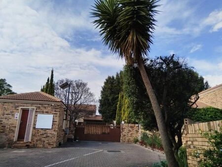 2 Bedroom duplex townhouse - sectional to rent in Radiokop, Roodepoort