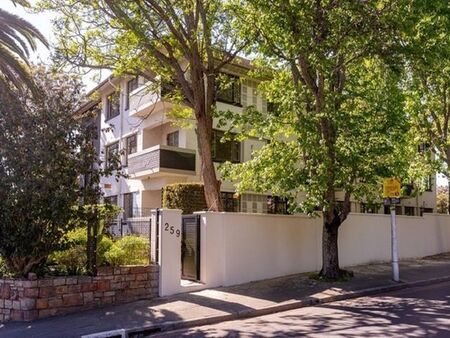 2 Bedroom apartment to rent in Claremont Upper, Cape Town