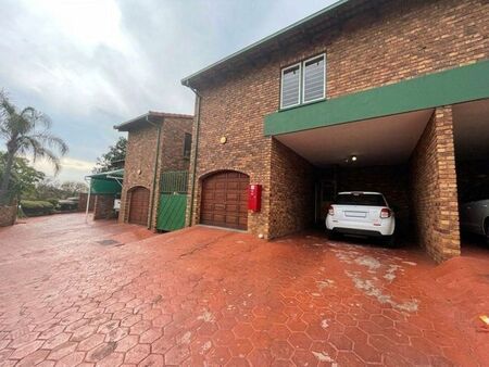 3 Bedroom duplex townhouse - sectional to rent in Garsfontein, Pretoria