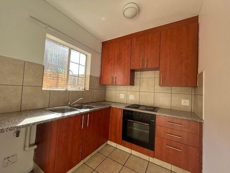 3 Bedroom duplex townhouse - sectional to rent in Hazeldean, Pretoria