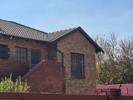2 Bedroom townhouse - sectional to rent in Meyerton Central