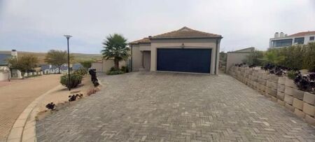3 Bedroom House in Mount Royal Golf Estate