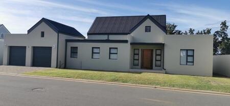 3 Bedroom House in Silwerstrand Golf and River Estate
