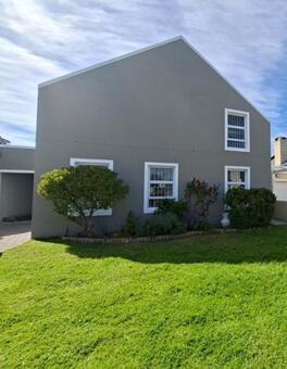 2 Bedroom Townhouse in Sandbaai