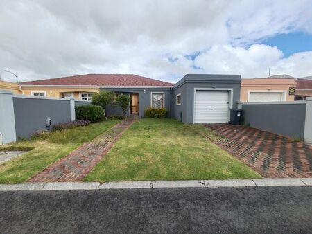 3 Bedroom house to rent in Steenberg, Cape Town