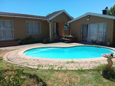3 Bedroom house to rent in Uitsig, Bloemfontein