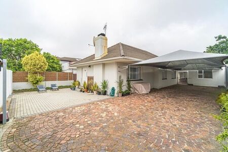4 Bedroom house to rent in Claremont, Cape Town