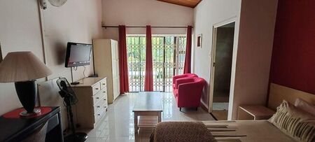 1 Bedroom bachelor flat to rent in Rondebosch, Cape Town