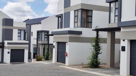3 Bedroom townhouse - sectional to rent in Cashan, Rustenburg