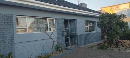 2 Bedroom House in Elsies River