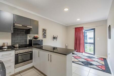2 Bedroom Apartment in Waterfall