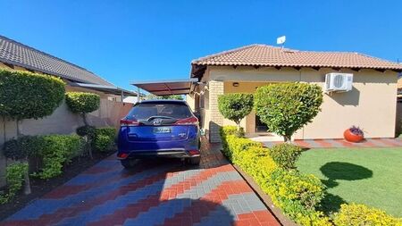 3 Bedroom townhouse - sectional to rent in Waterkloof East, Rustenburg