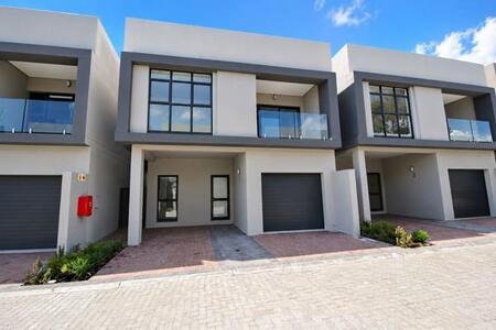 3 Bedroom House in Edgemead