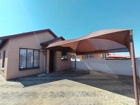 2 Bedroom House in Soshanguve Vv