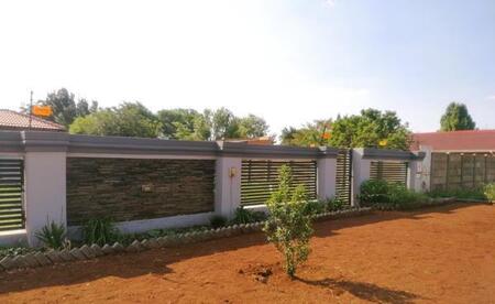 2 Bedroom Townhouse in Henley on Klip