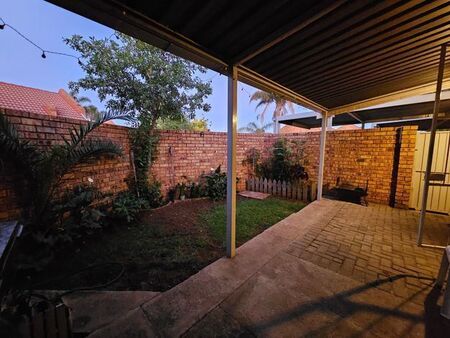 2 Bedroom townhouse - sectional to rent in Pomona, Kempton Park