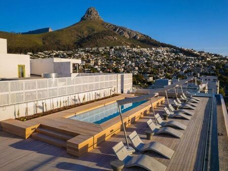Bachelor Apartment to rent in Sea Point, Cape Town