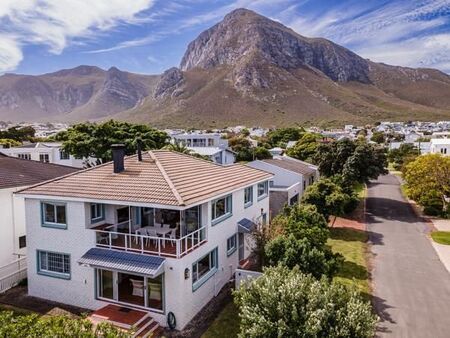 5 Bedroom House in Voelklip