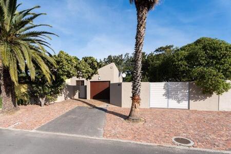 2 Bedroom House in Edgemead