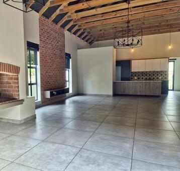 3 Bedroom House in Worcester West