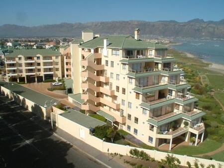 2 Bedroom Apartment in Greenways Golf Estate
