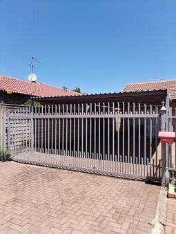 2 Bedroom Flat in Doornpoort