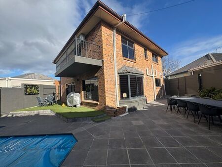 3 Bedroom house to rent in Claremont, Cape Town